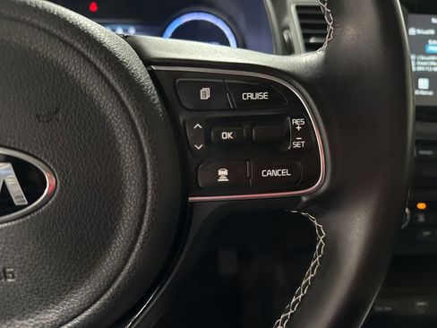 Used 2019 Kia Niro EX image 14