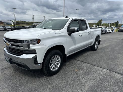 Certified 2022 Chevrolet Silverado 1500 LT AWD/4WD image 3