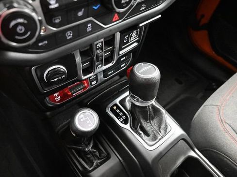 Used 2025 Jeep Gladiator Rubicon w/ Convenience Group AWD/4WD image 10