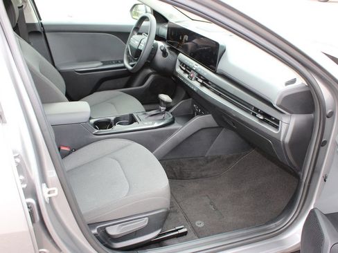 Used 2025 Kia K4 FWD image 6