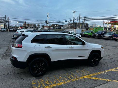 Used 2019 Jeep Cherokee Latitude Plus image 4