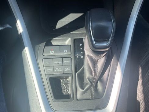 Used 2023 Toyota RAV4 XLE Premium image 27