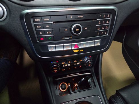 Used 2019 Mercedes-Benz CLA 250 4MATIC image 27