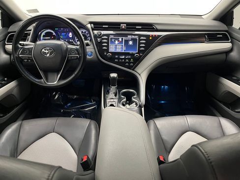 Used 2020 Toyota Camry XLE image 22