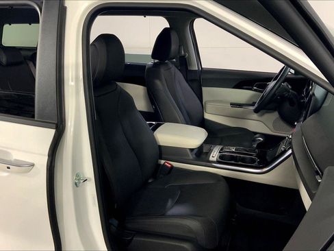 Certified 2023 Kia Carnival EX FWD image 7