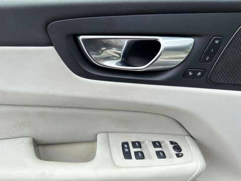 Used 2023 Volvo XC60 B5 Ultimate w/ Climate Package FWD image 13