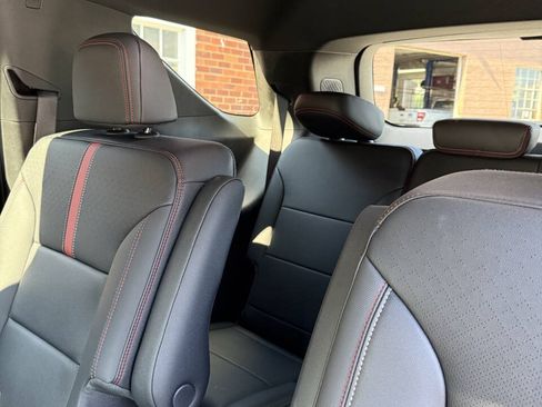 Used 2025 Chevrolet Traverse RS w/ LPO, Floor Liner Package AWD/4WD image 5
