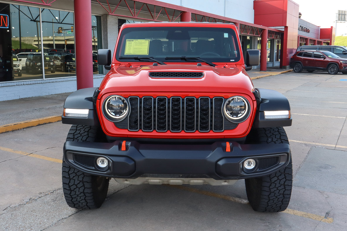 Used 2026 Jeep Gladiator Mojave AWD/4WD image 3