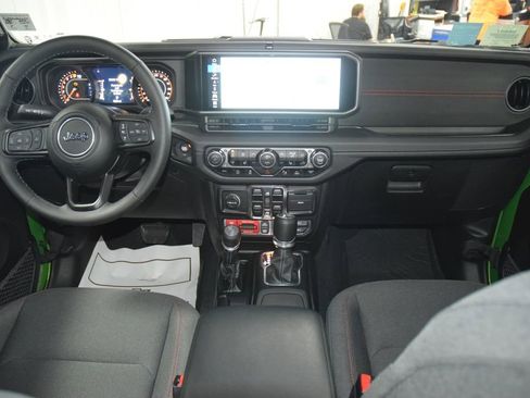 Used 2025 Jeep Gladiator Rubicon w/ Safety Group AWD/4WD image 33