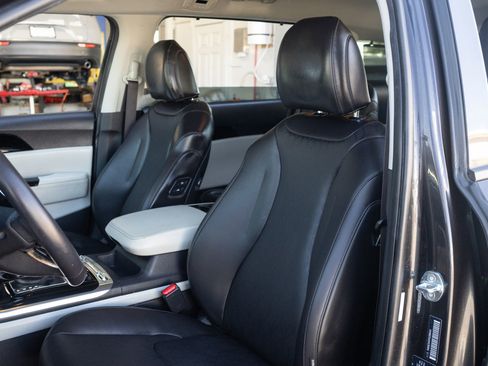 Used 2023 Kia Carnival SX image 17