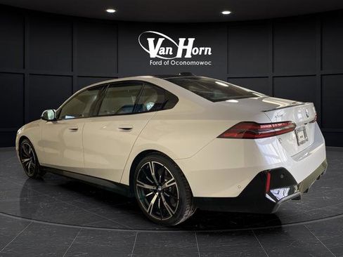 Used 2024 BMW 540i xDrive w/ Executive Package image 4