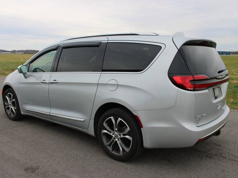Used 2022 Chrysler Pacifica Pinnacle image 5