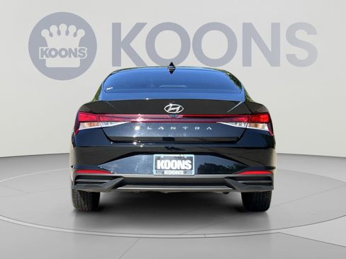 Used 2023 Hyundai Elantra SEL FWD image 5