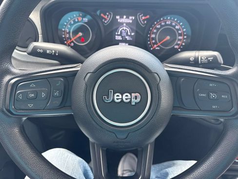 Used 2024 Jeep Gladiator Sport AWD/4WD image 10