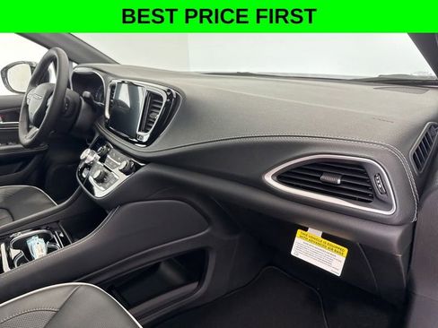New 2027 Chrysler Pacifica Limited AWD/4WD image 17