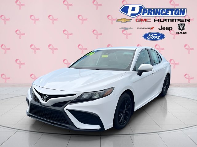 Used 2024 Toyota Camry SE FWD image 3