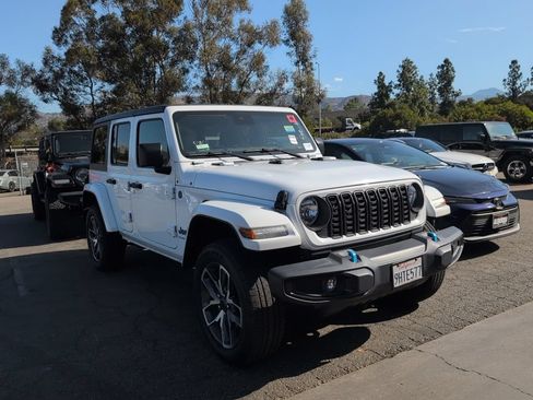 Used 2024 Jeep Wrangler Unlimited w/ Convenience Group AWD/4WD image 3