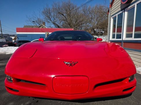 Used 2000 Chevrolet Corvette Coupe w/ Roof Pkg image 2