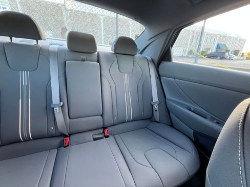 Used 2025 Hyundai Elantra SEL image 35