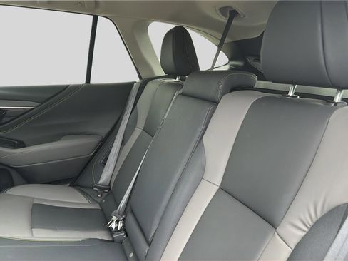 Used 2025 Subaru Outback Onyx Edition AWD/4WD image 18