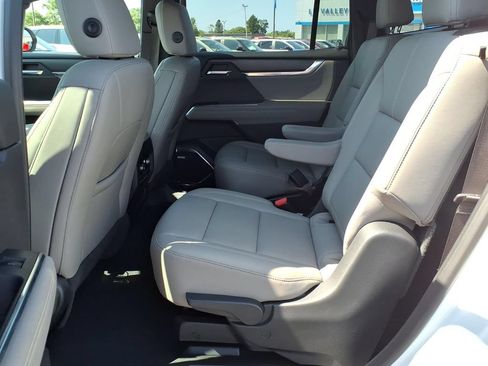 Used 2026 GMC Acadia Elevation w/ Elevation Premium Package AWD/4WD image 5
