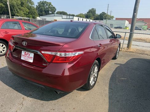 Used 2016 Toyota Camry SE FWD image 4
