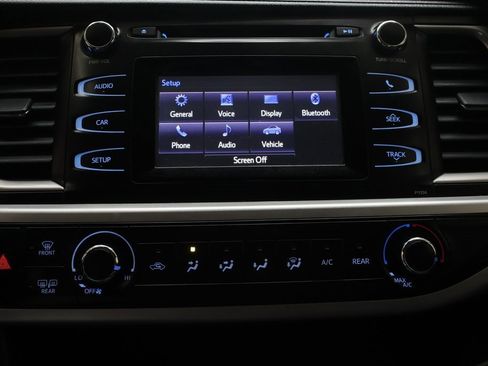 Used 2017 Toyota Highlander LE image 22