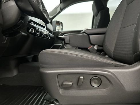 Used 2025 Chevrolet Silverado 2500 LT w/ Convenience Package AWD/4WD image 18