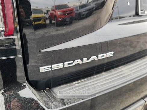Used 2022 Cadillac Escalade Luxury image 8
