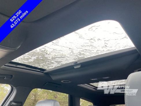 Used 2022 Buick Enclave Essence w/ Experience Buick Package image 21