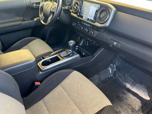 Used 2022 Toyota Tacoma TRD Sport w/ TRD Premium Sport Package RWD image 15