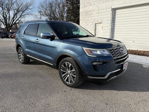Used 2019 Ford Explorer Platinum image 3