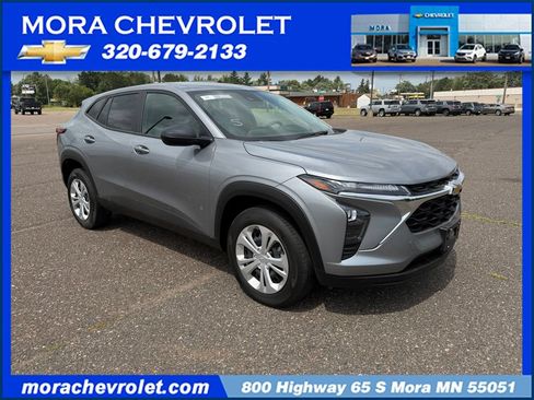 Used 2024 Chevrolet Trax LS w/ Driver Confidence Package FWD image 1