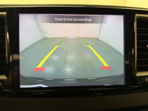 Used 2023 Chrysler Pacifica Touring-L FWD image 24