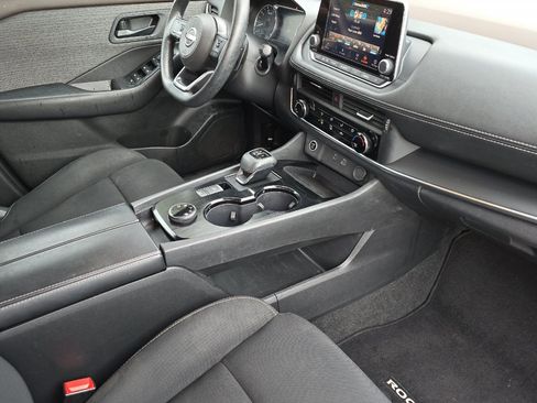 Used 2023 Nissan Rogue S image 17