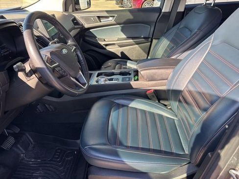 Used 2022 Ford Edge SEL w/ Sport Appearance Package image 9