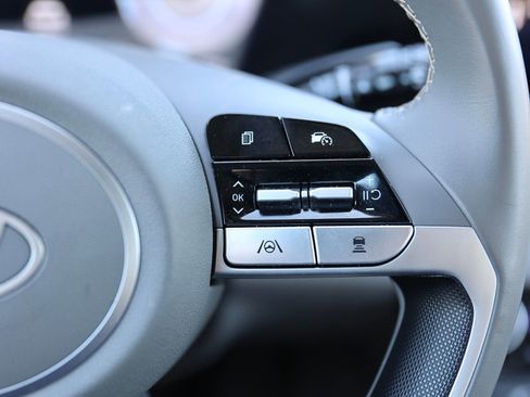 Used 2025 Hyundai Elantra SEL FWD image 35