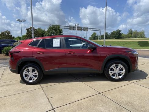 Used 2024 Chevrolet Trax LS FWD image 13