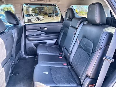 Used 2025 Nissan Pathfinder Platinum w/ Black Appearance Package image 21