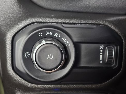 Used 2023 Jeep Wrangler Unlimited Sahara AWD/4WD image 33