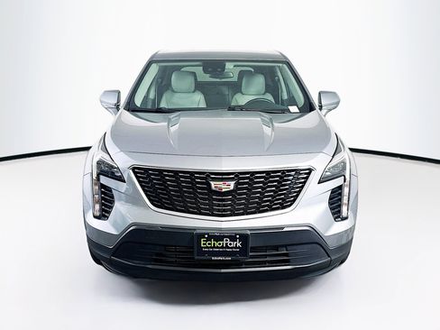 Used 2023 Cadillac XT4 Luxury w/ Cold Weather Package FWD image 2