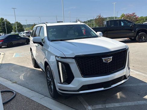 Used 2025 Cadillac Escalade Sport Platinum AWD/4WD image 17
