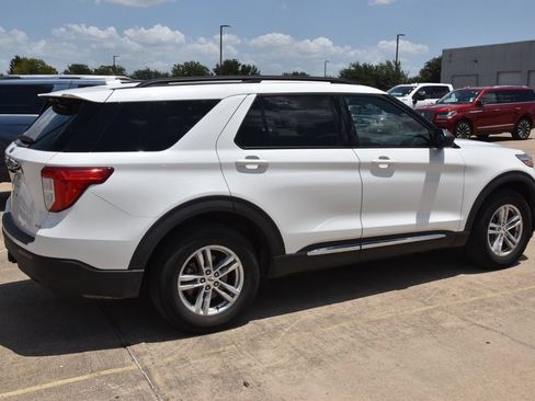 Used 2020 Ford Explorer XLT w/ Comfort Package AWD/4WD image 5