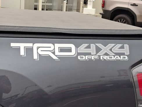 Used 2022 Toyota Tacoma TRD Off-Road w/ TRD Premium Off Road Package AWD/4WD image 31