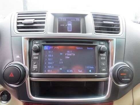 Used 2013 Toyota Highlander Limited image 23