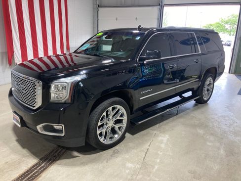 Used 2017 GMC Yukon XL Denali w/ Open Road Package AWD/4WD image 1