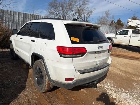 Used 2017 Jeep Grand Cherokee Limited image 11