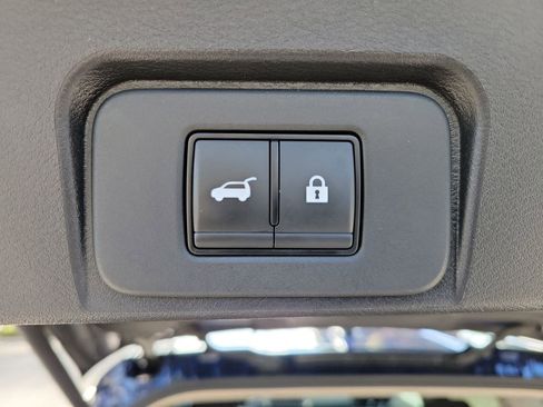 Used 2025 Nissan Rogue SV AWD/4WD image 9