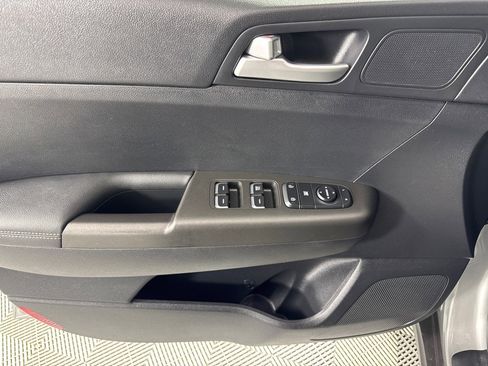 Used 2020 Kia Sportage LX image 13