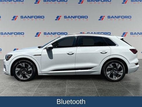 Used 2023 Audi e-tron Premium Plus w/ Premium Plus Package AWD/4WD image 2